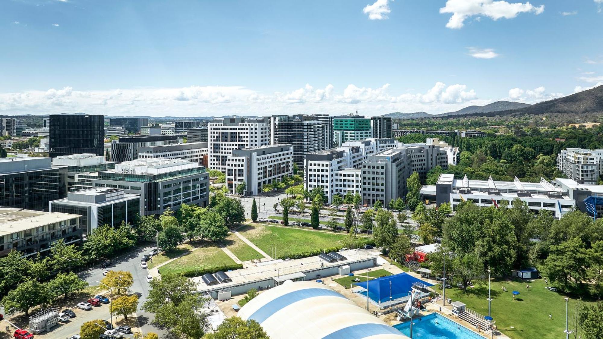 Meriton Suites 캔버라 외부 사진 Aerial view of the campus