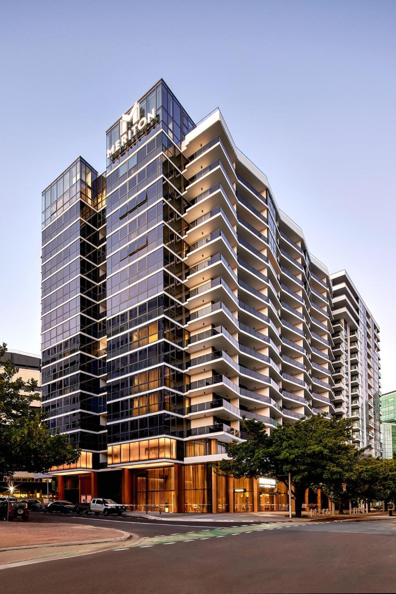 Meriton Suites 캔버라 외부 사진 The completed building