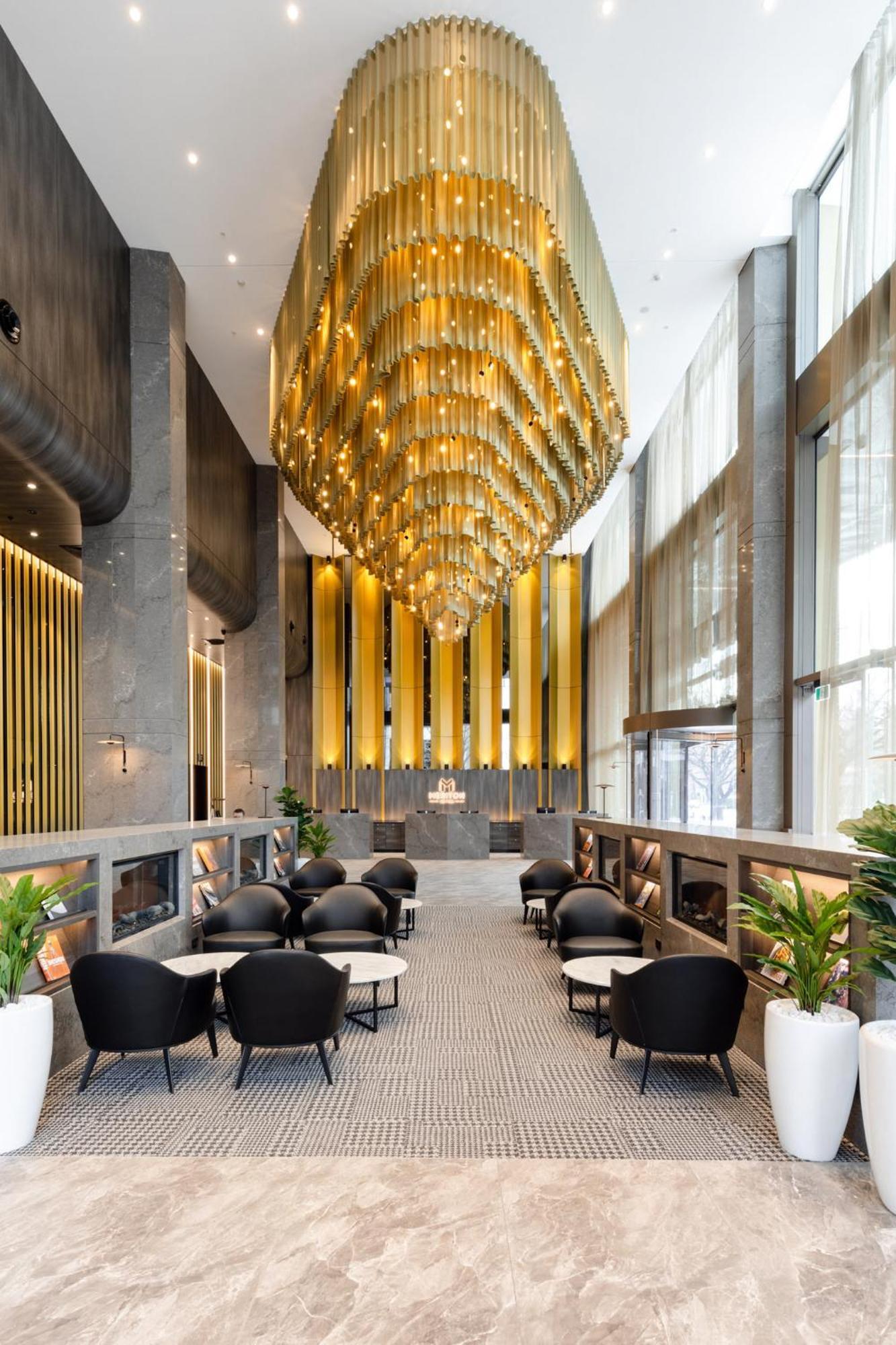 Meriton Suites 캔버라 외부 사진 The lobby of the hotel
