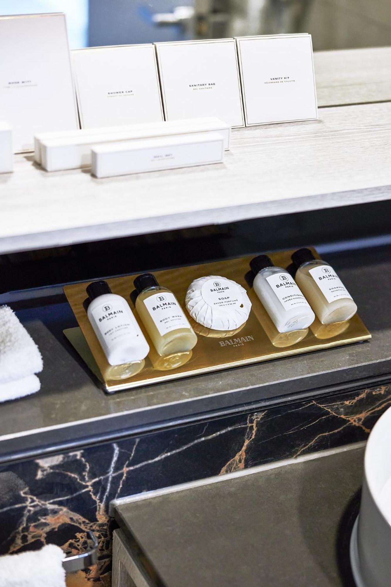 Meriton Suites 캔버라 외부 사진 Balmain toiletries