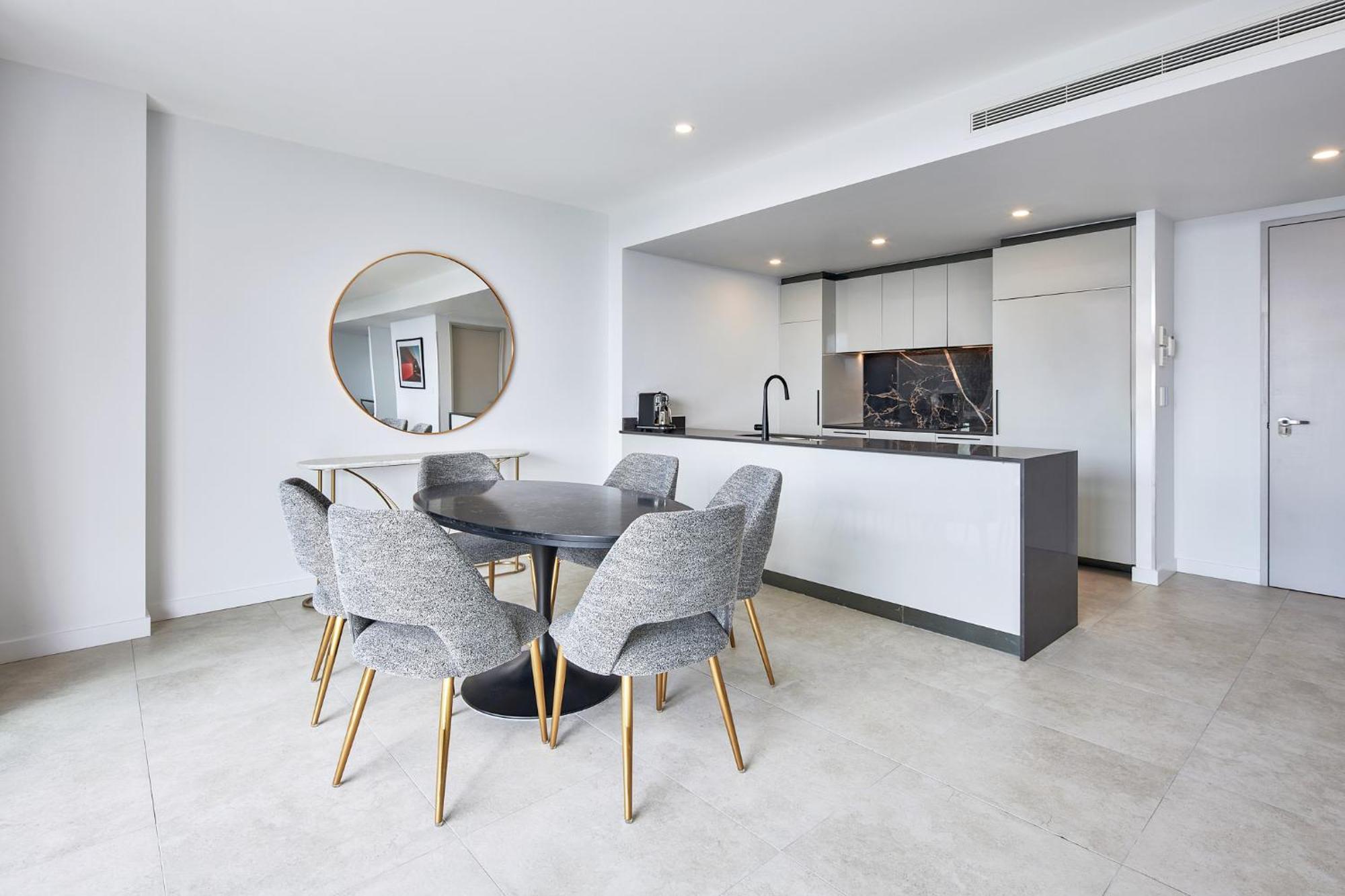 Meriton Suites 캔버라 외부 사진 A typical apartment interior