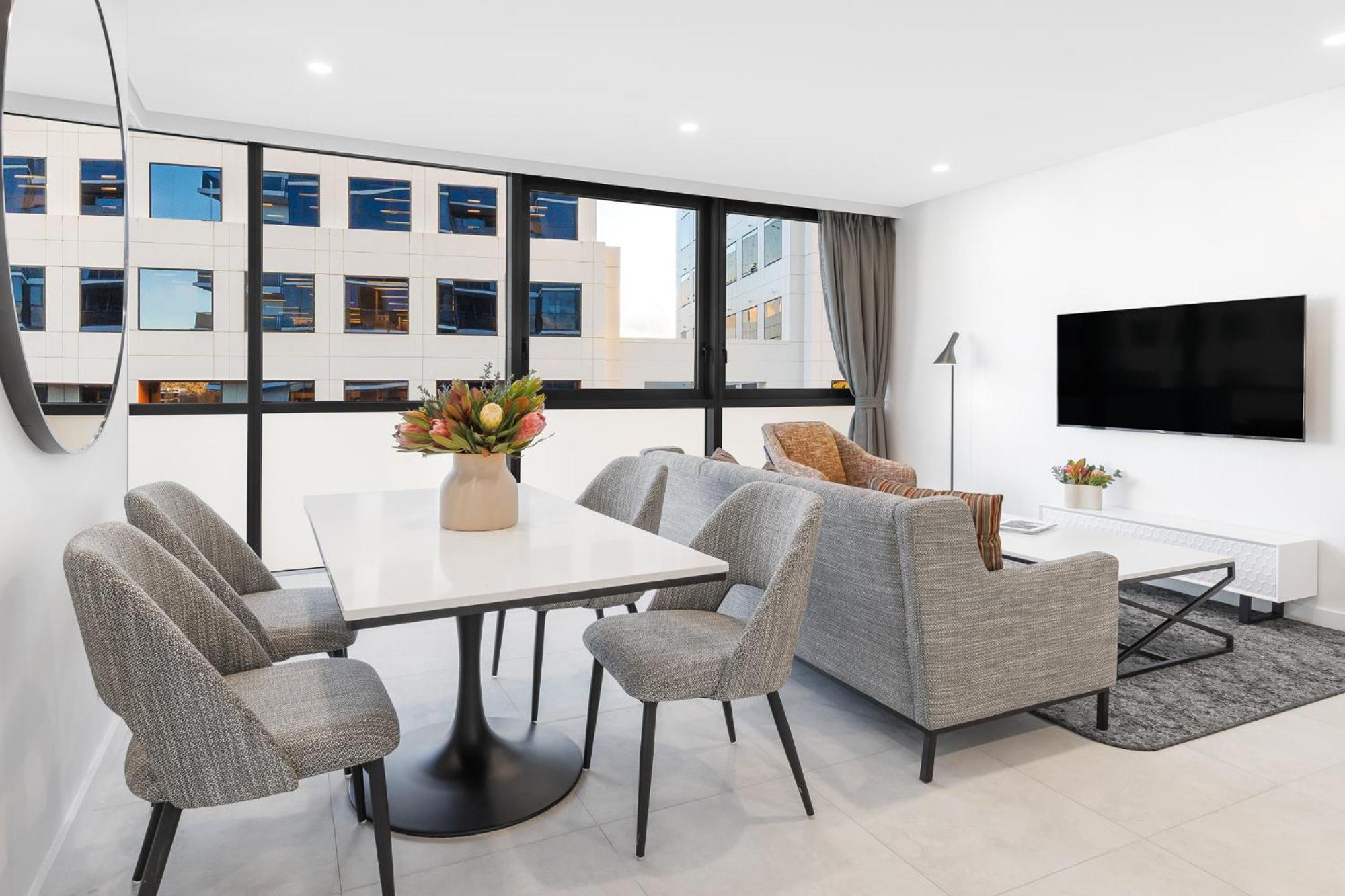 Meriton Suites 캔버라 외부 사진 A staged apartment