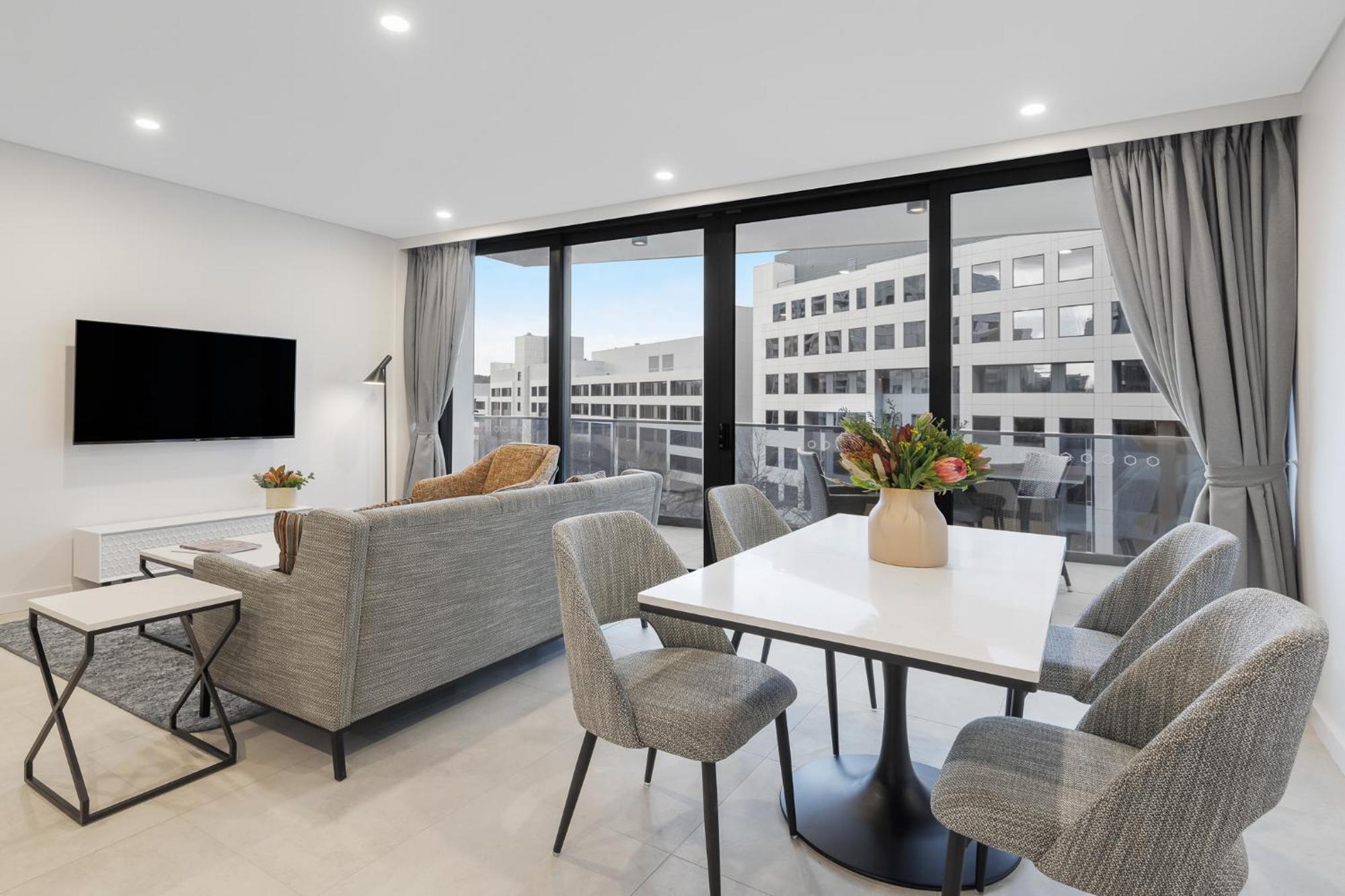 Meriton Suites 캔버라 외부 사진 The interior of a typical apartment
