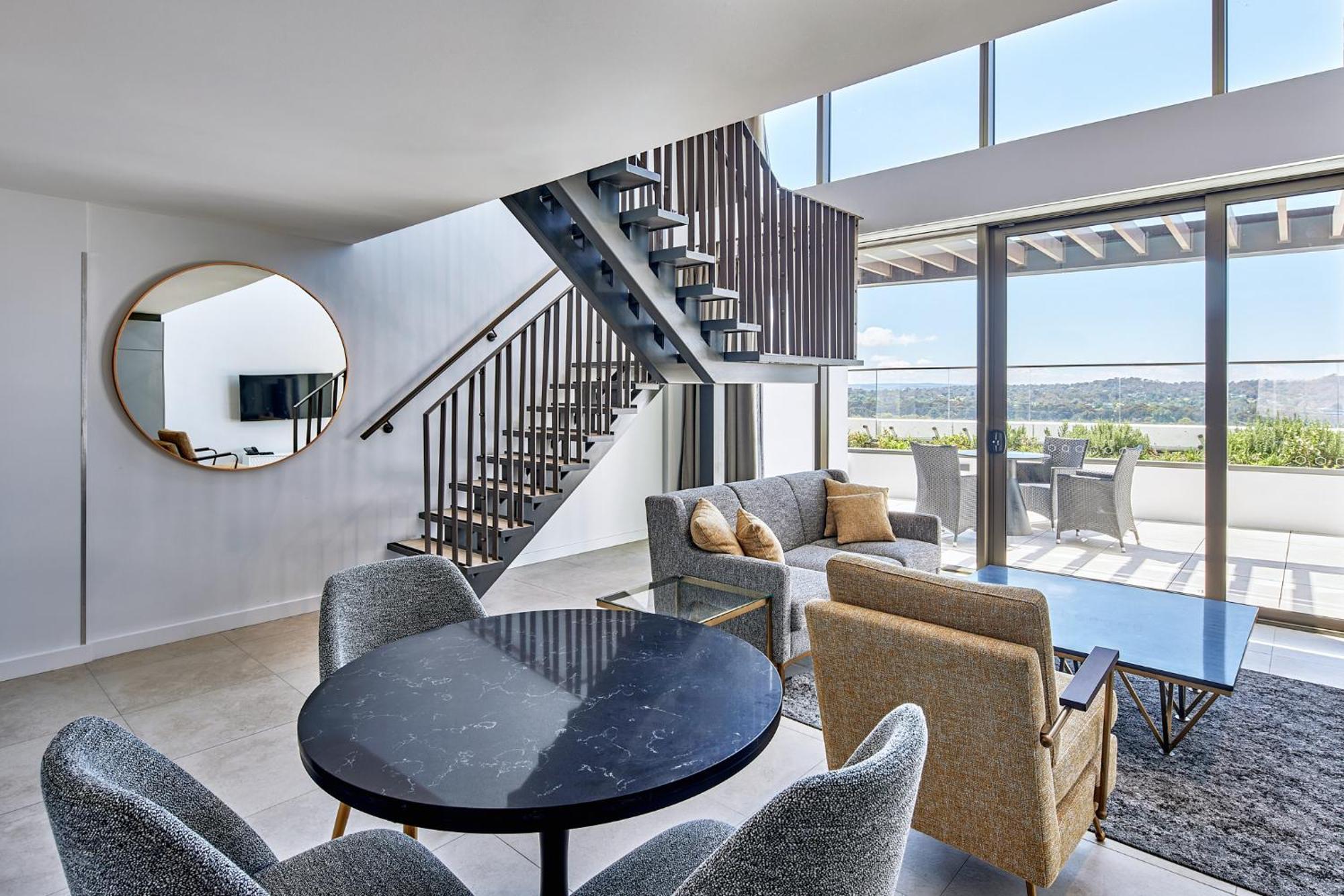 Meriton Suites 캔버라 외부 사진 The interior of a typical apartment at The Standard