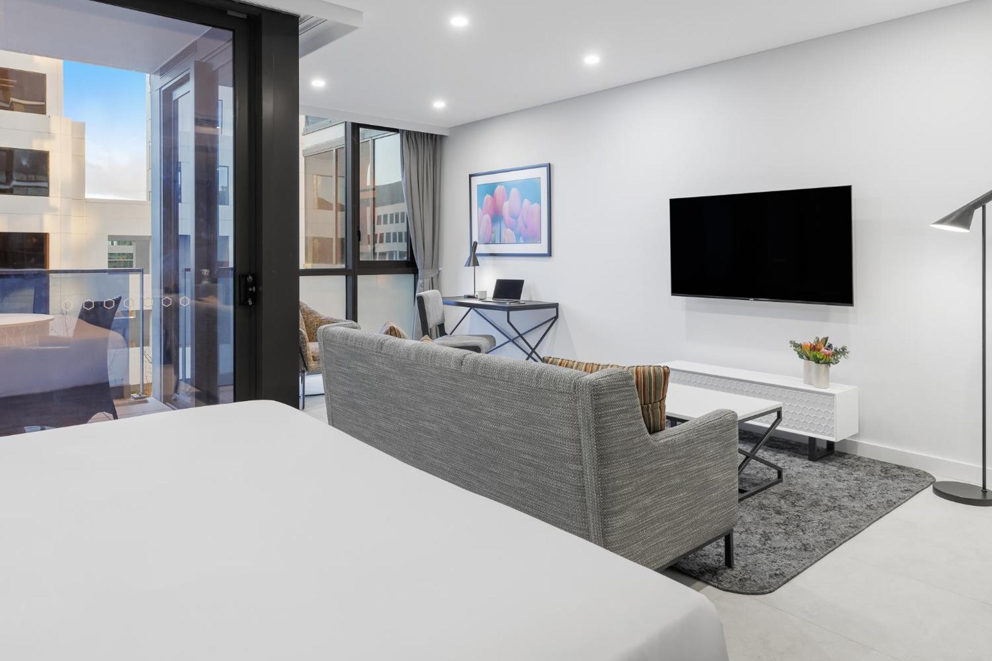 Meriton Suites 캔버라 외부 사진 The interior of a typical apartment